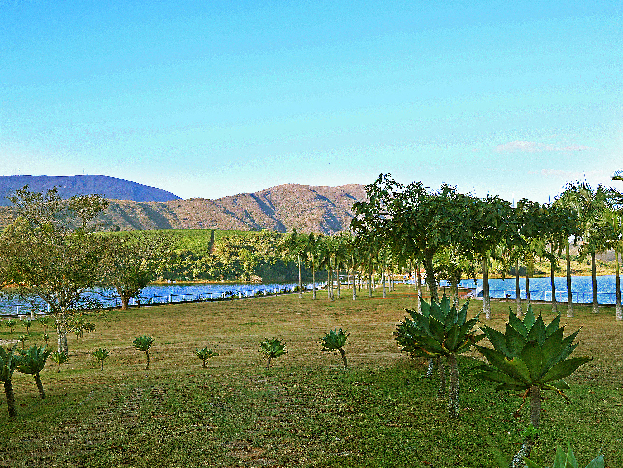 Lago de Furnas em cenário de calmaria